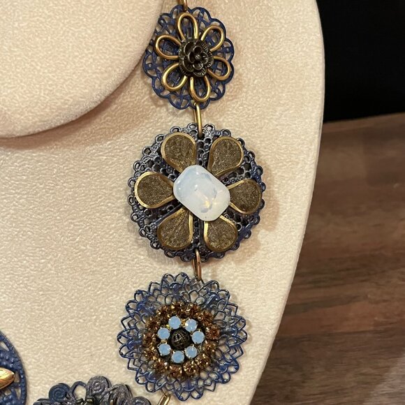 Lenora Dame Bejeweled Vintage Inspired Bib Necklace with Bee and Flowers - Picture 4 of 7